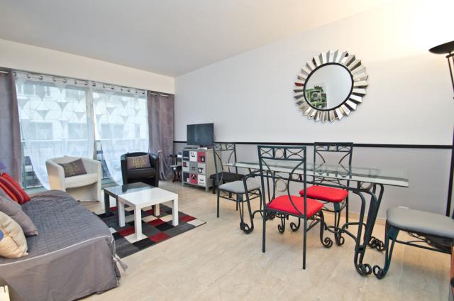 Location appartement Régates Royales de Cannes 2024 J -142 - Hall – living-room - Alexandrie