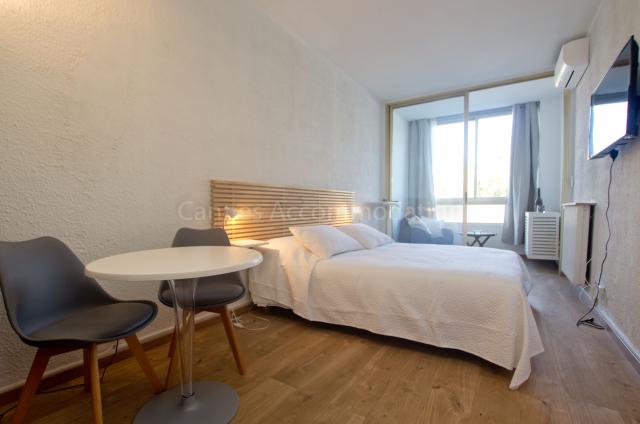 Location appartement Festival Cannes 2024 J -9 - Bedroom - Claudia