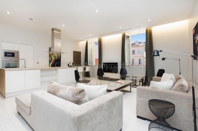 Location appartement Régates Royales de Cannes 2024 J -142 - Hall – living-room - Clic 21