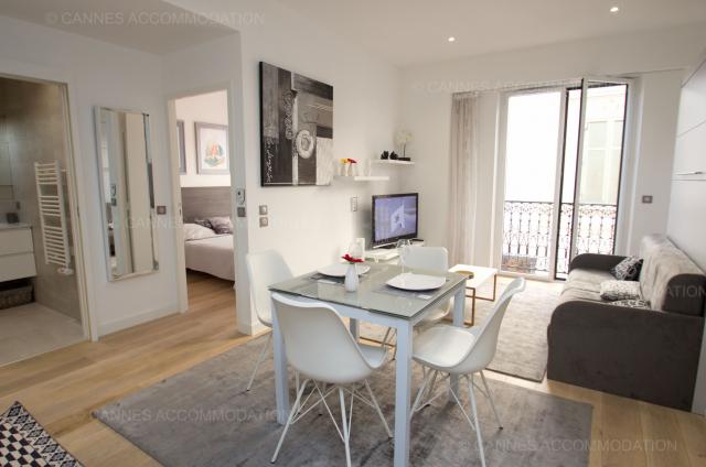 Location appartement Régates Royales de Cannes 2024 J -142 - Hall – living-room - Sparkle